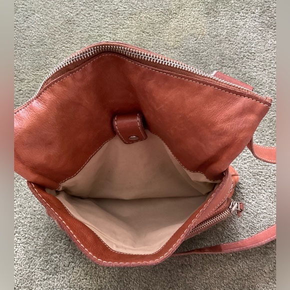 ROOTS LEATHER VENETIAN VILLAGE CROSSBODY BAG - Picture 5 of 5